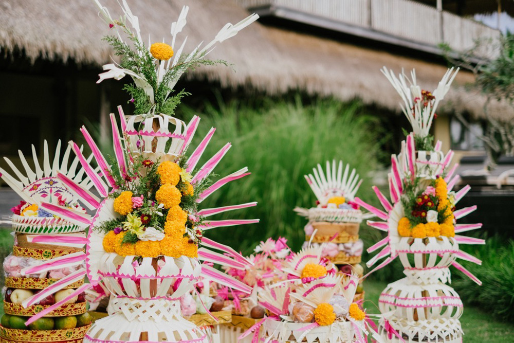 balinese offerings - ubud wedding - the bali channel