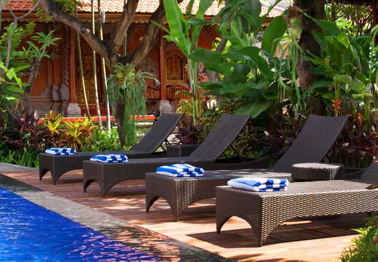 pool long chair nesa sanur